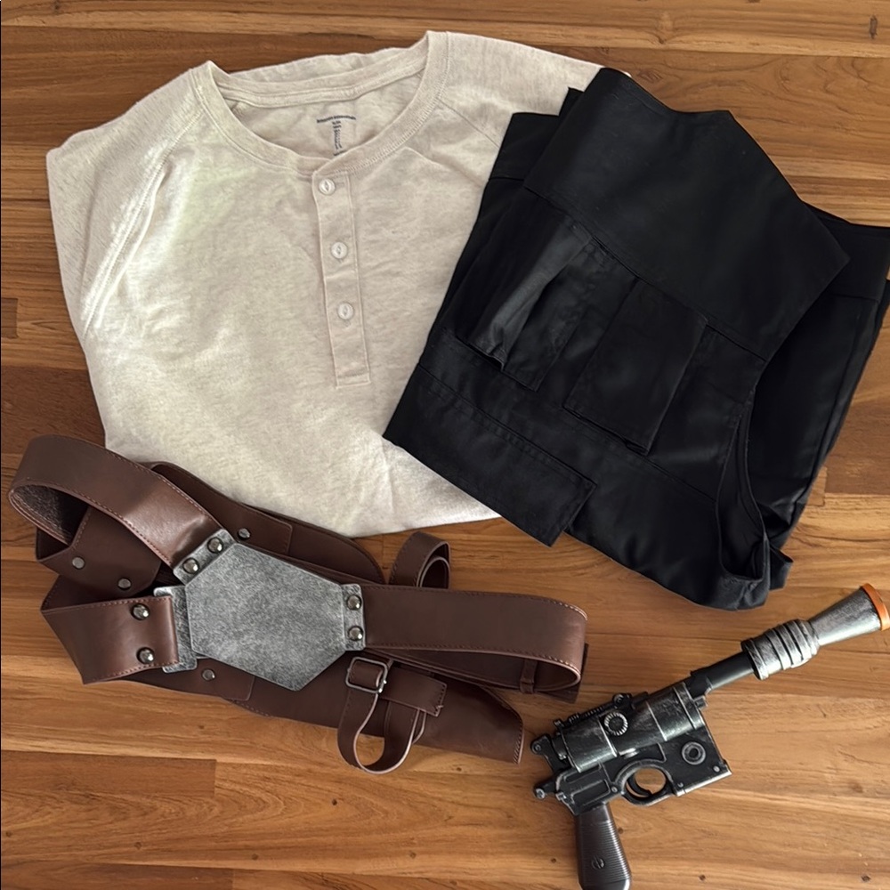 Men’s Han Solo Halloween Costume (Shirt, Vest, Belt & Blaster)